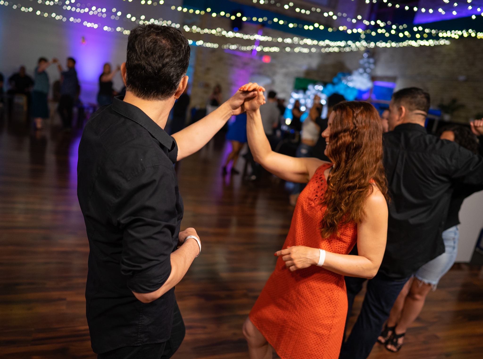 Dale Mambo Salsa Bachata Social