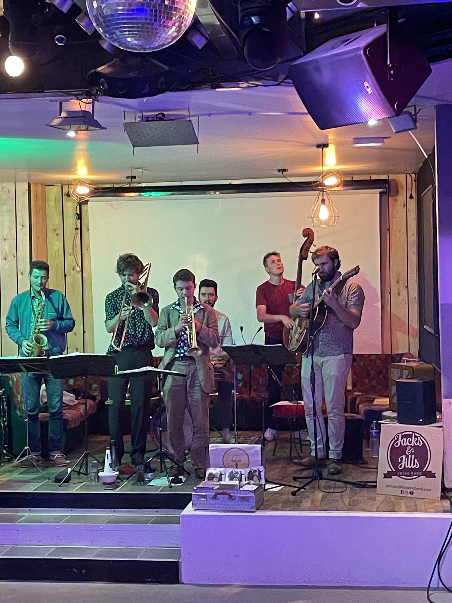 Bal mensuel du Jacksโ&โJills Swing Band #15