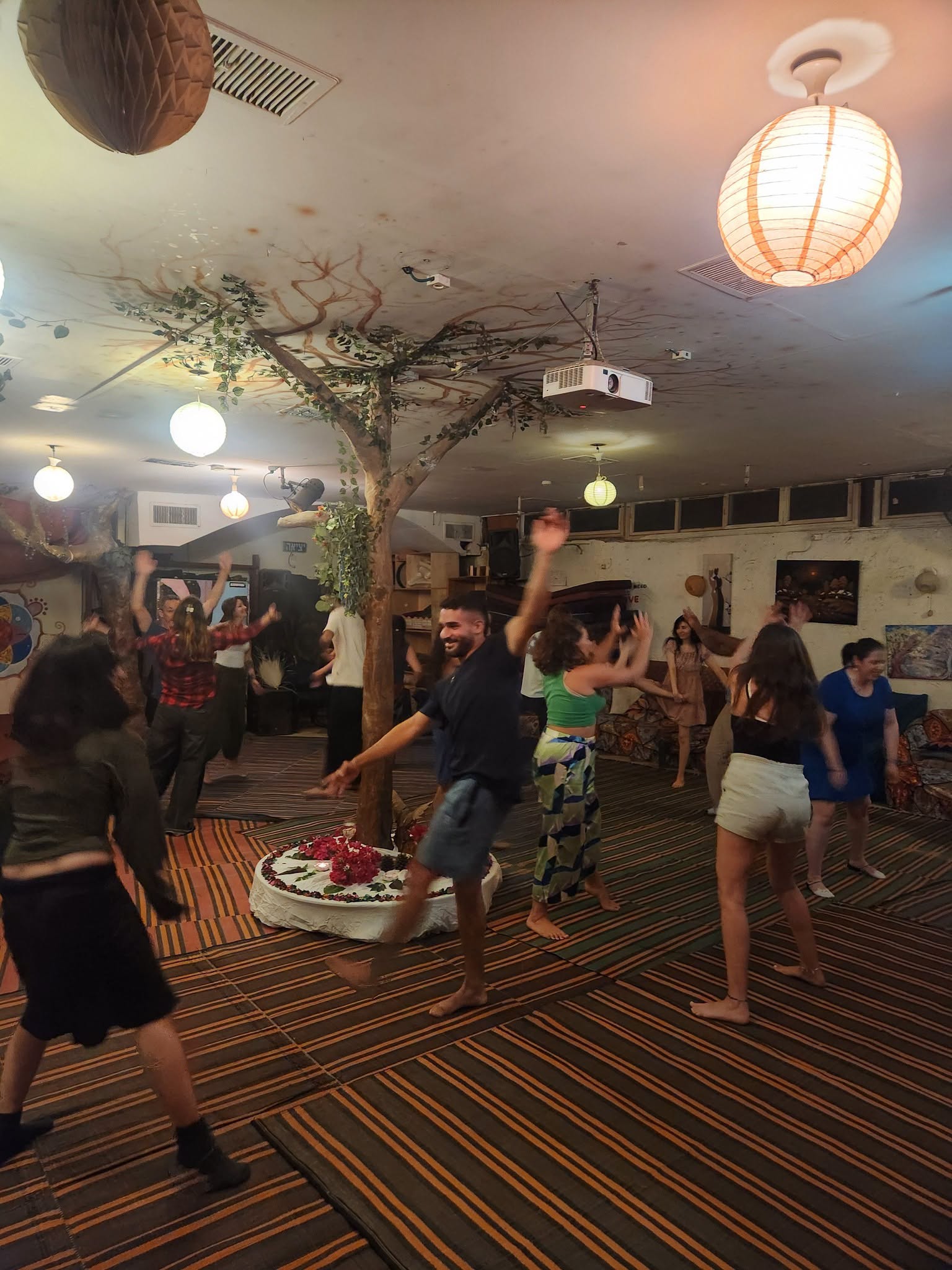 ריקוד השבט ~ טקס קקאו אקסטטיק דאנס מוסיקה חיה בנחיתה