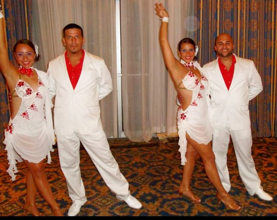 Carlos Téllez teaching salsa Casino Rueda at Nuevolution Dance Studio in Pembroke Pines every Thursday evening