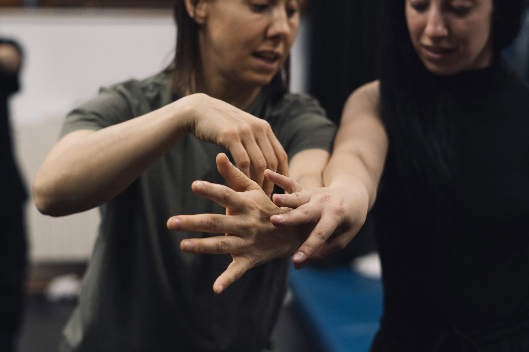 Moving towards touch atelier de dans și Contact Improvisation +focused JAM w Virginia Negru