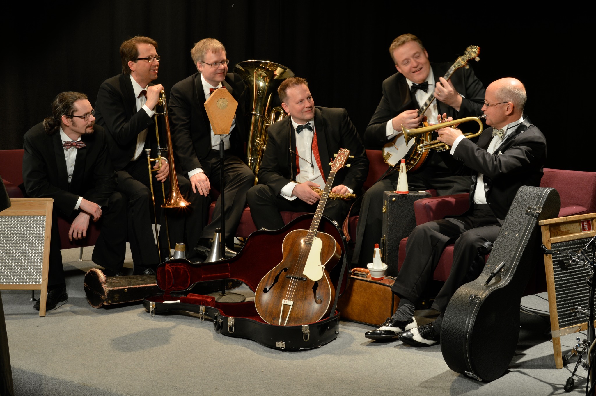 Swing Social with Dr Rulles Jazzklinik