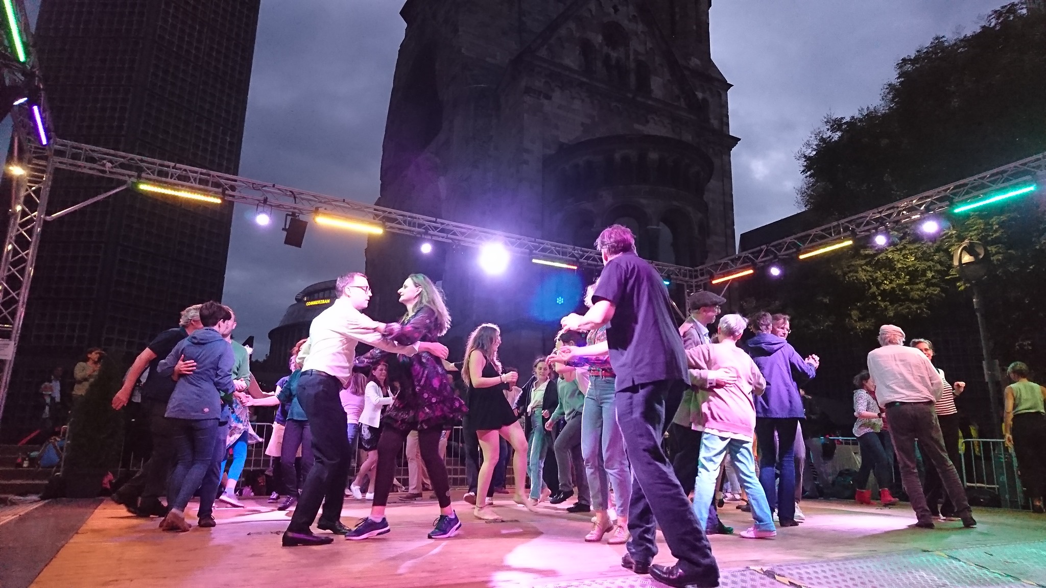 OPEN AIR SWING am Breitscheidplatz
