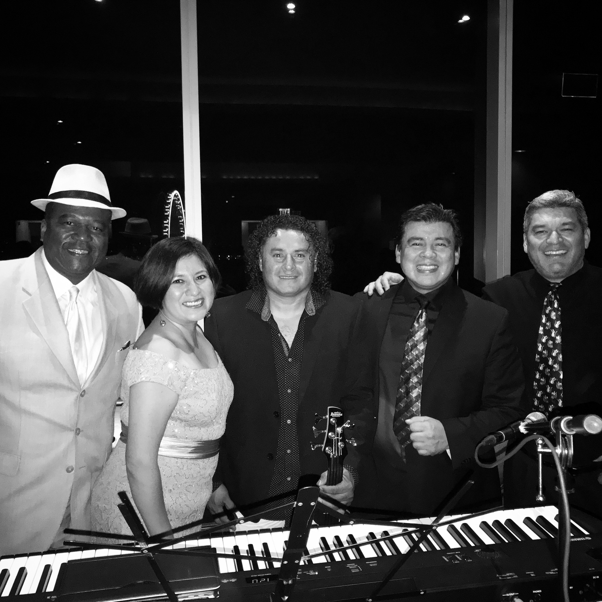 LIVE SALSA Saturday Dance with Son los que Son