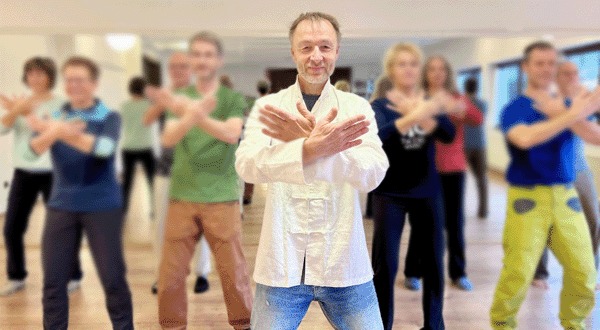 Taichi - nicht nur für Tangotänzer: Aufmerksamkeit im Stehen und Berühren mit Daniel Grolle