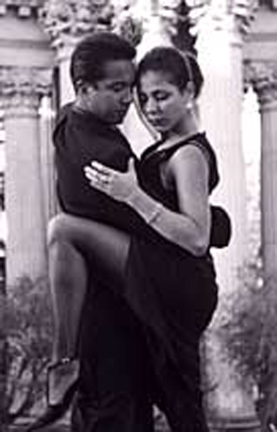 Sunday Tango Lesson & Practica @ La Génesis w Julian & Claudia!