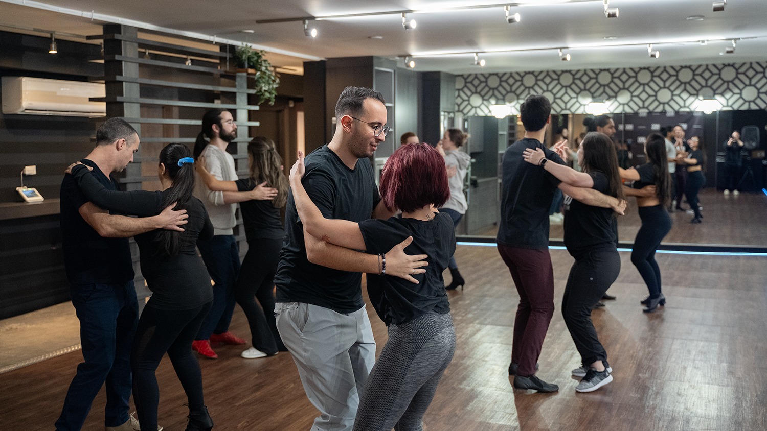 SATURDAY BEGINNER SALSA ON2 & BACHATA CLASSES