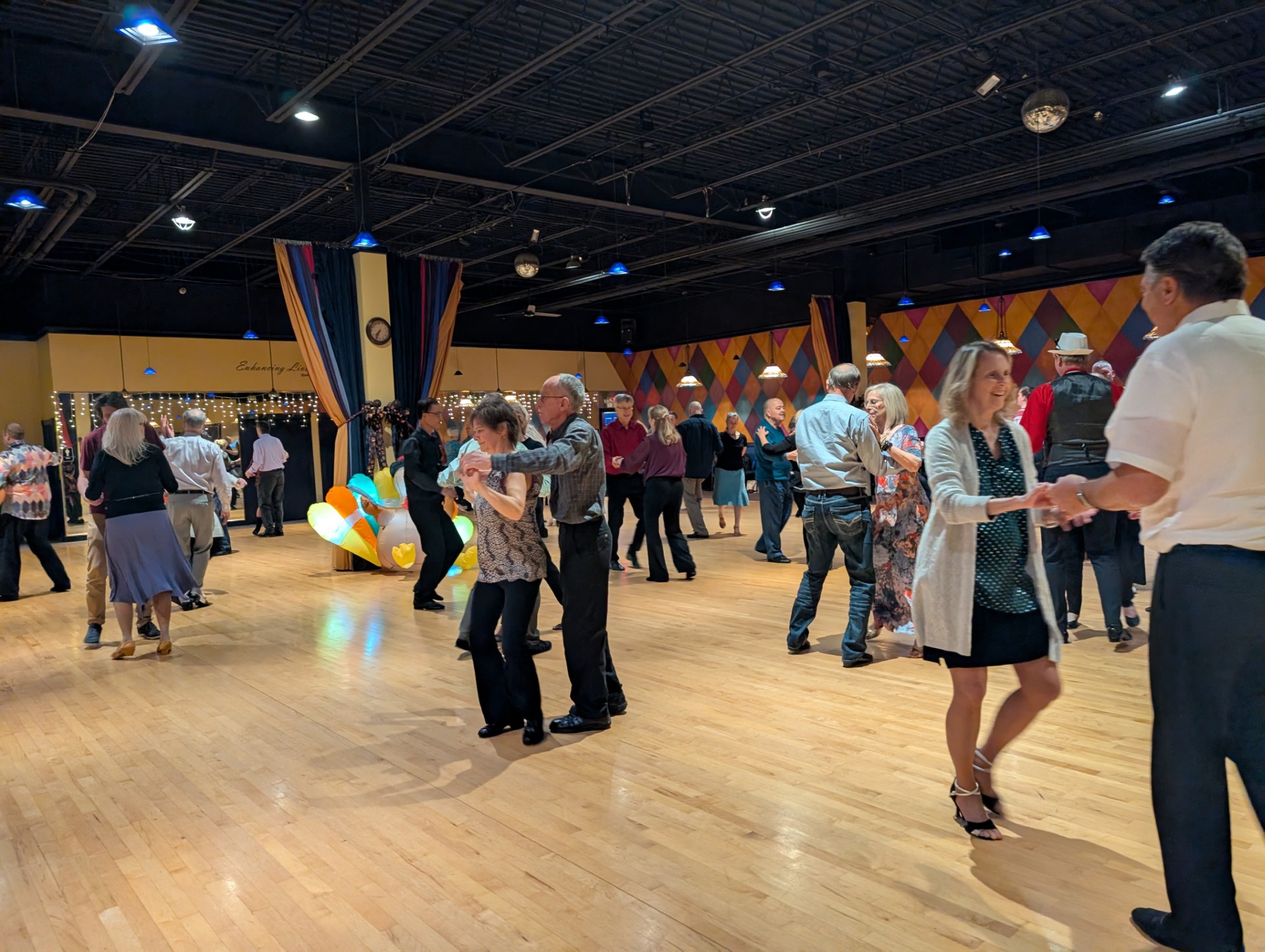 Intermediate West Coast Swing Classes: Partnering Skills & Musicality Workshops