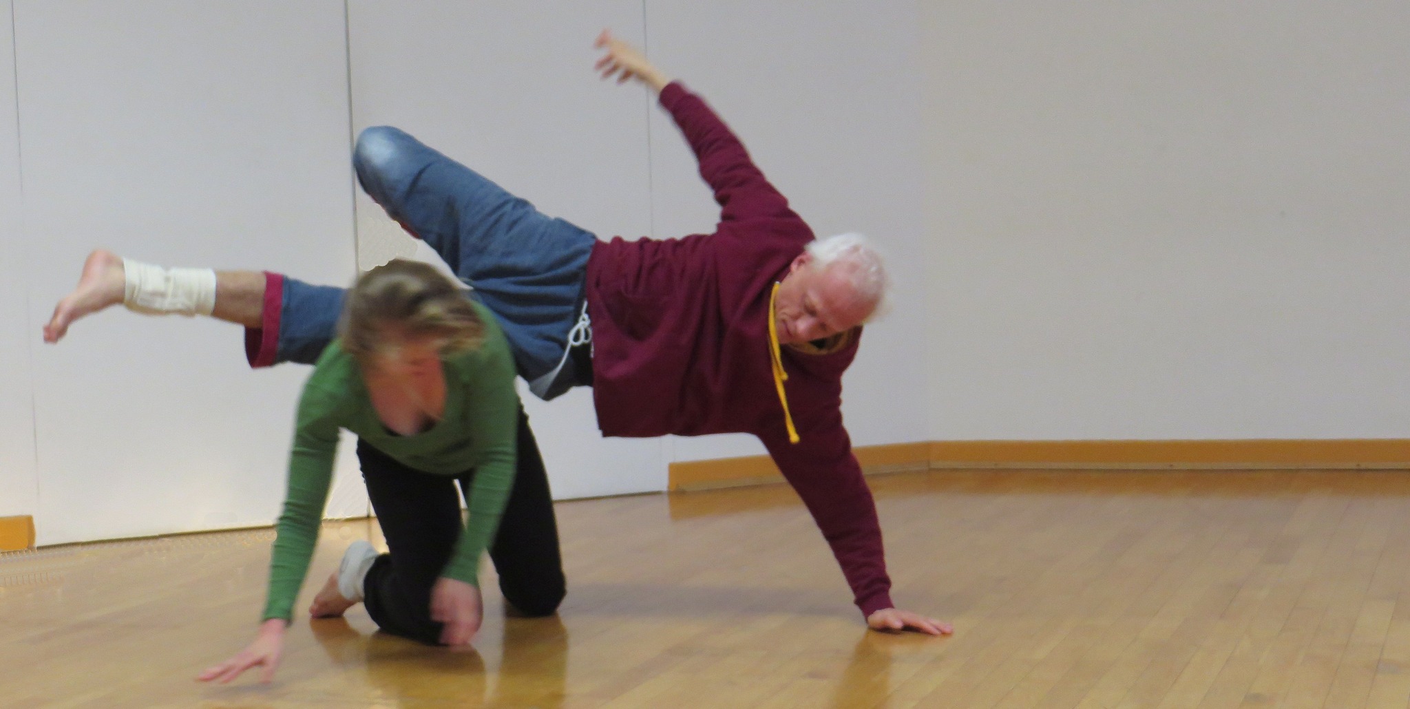 'THE TOUCH UNDERNEATH' workshop contactimprovisatie