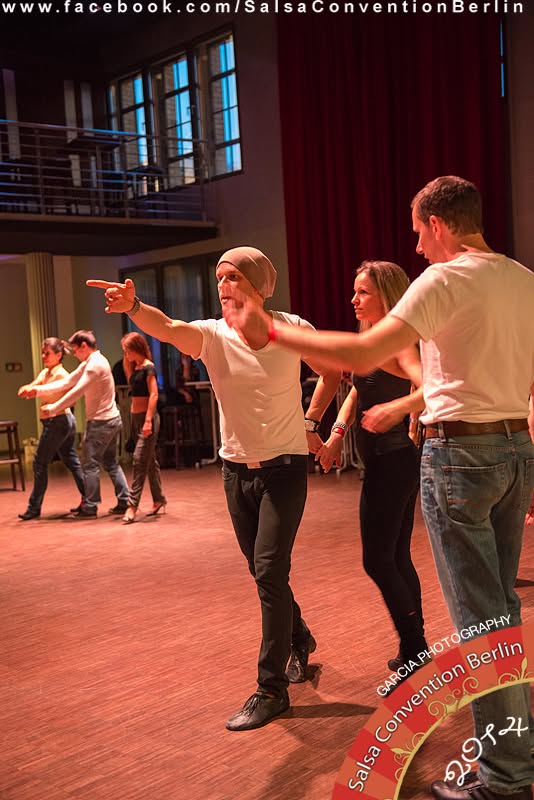Salsa Bootcamp leichte Mittelstufe am Samstag