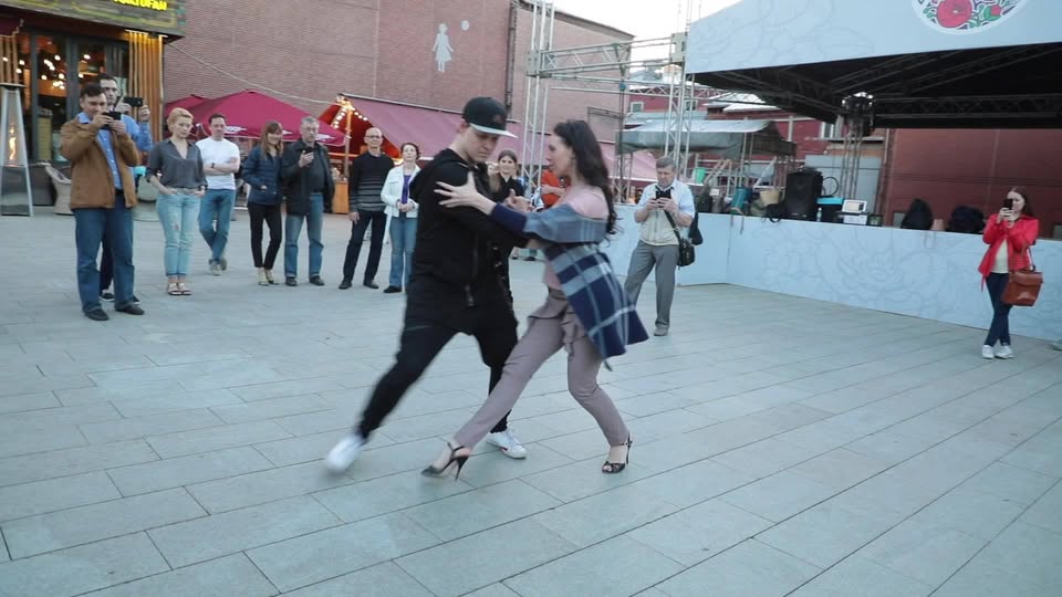 Мастер-классы по танго нуэво в саду Эрмитаж