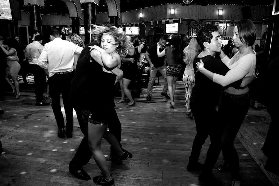 Free Sensual Bachata Class at Kaprí
