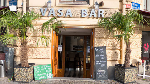 Pre Party at Vasa Bar! π