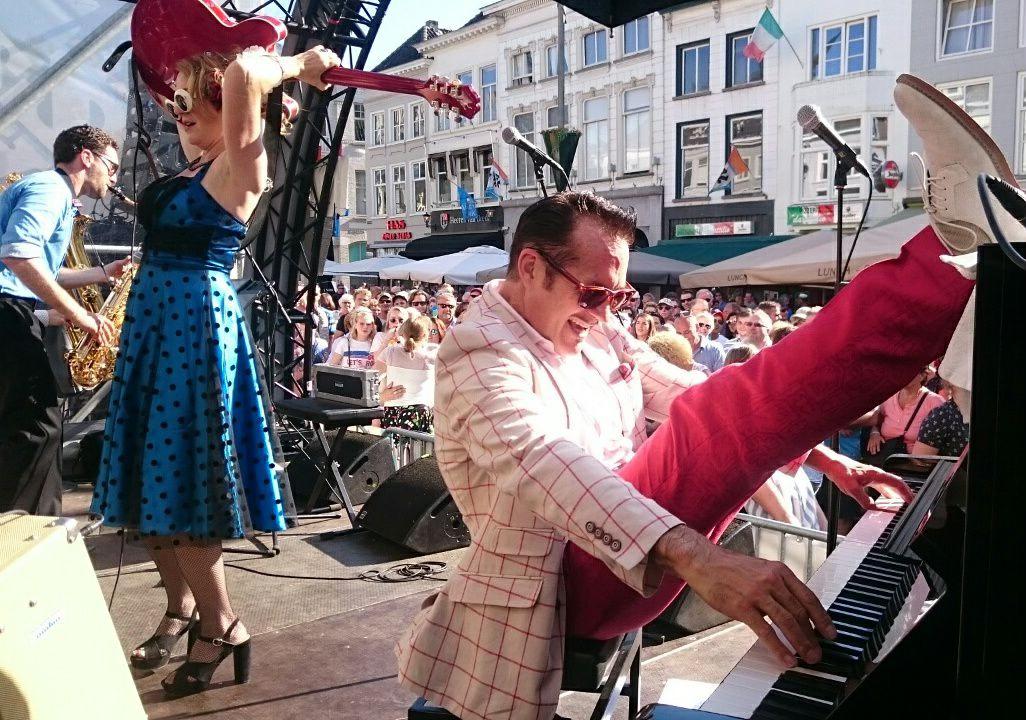 Steve Lucky & The Rhumba Bums featuring Miss Carmen Getit at the Woodchopper's Ball