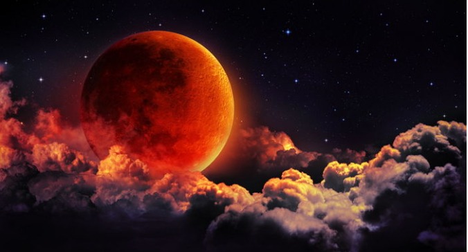 Under the Red Moon : 붉은 달빛 아래