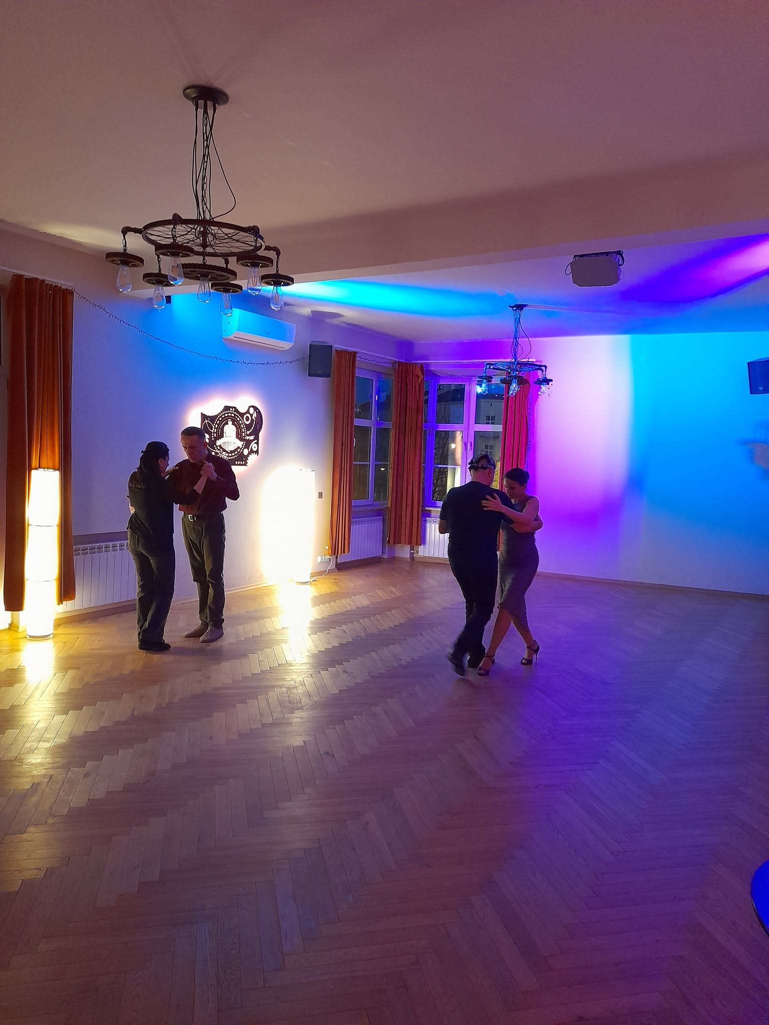 TANGO 5 o'clock