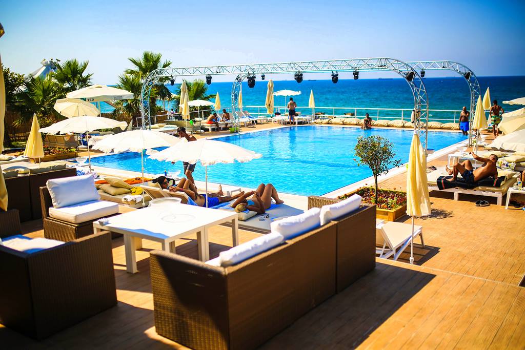 OneDance Solar Beach Pool and Sea Summer Breeze