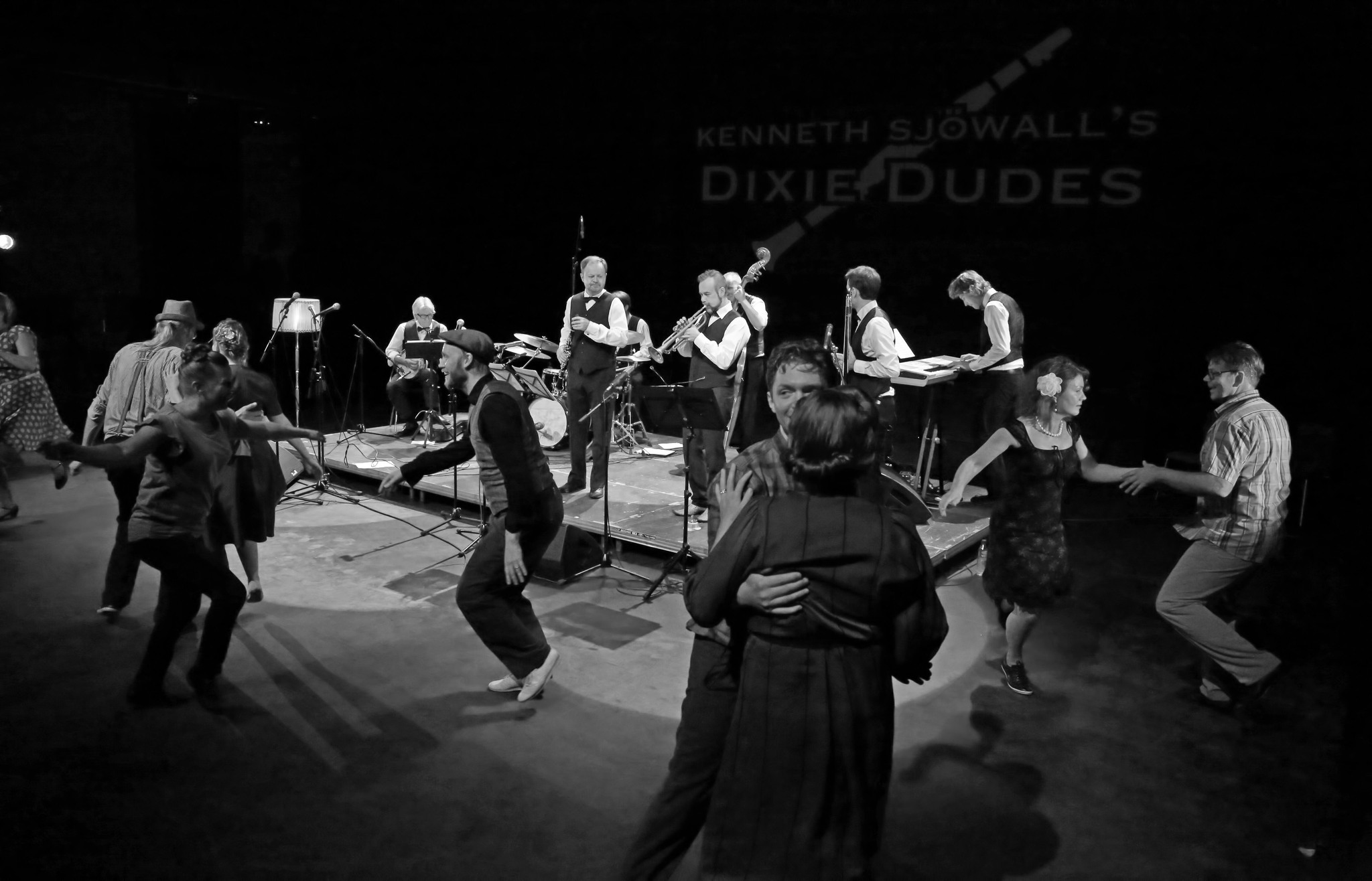 🎺 Swinging in the Snow Lauantain Lindy Hop -bileet (Livebändi)