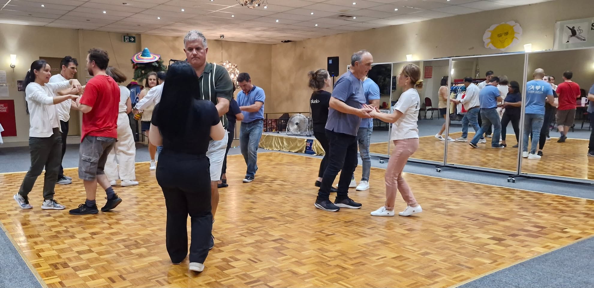 Bachata & Salsa on Saturdays @ Showy Dance Melbourne