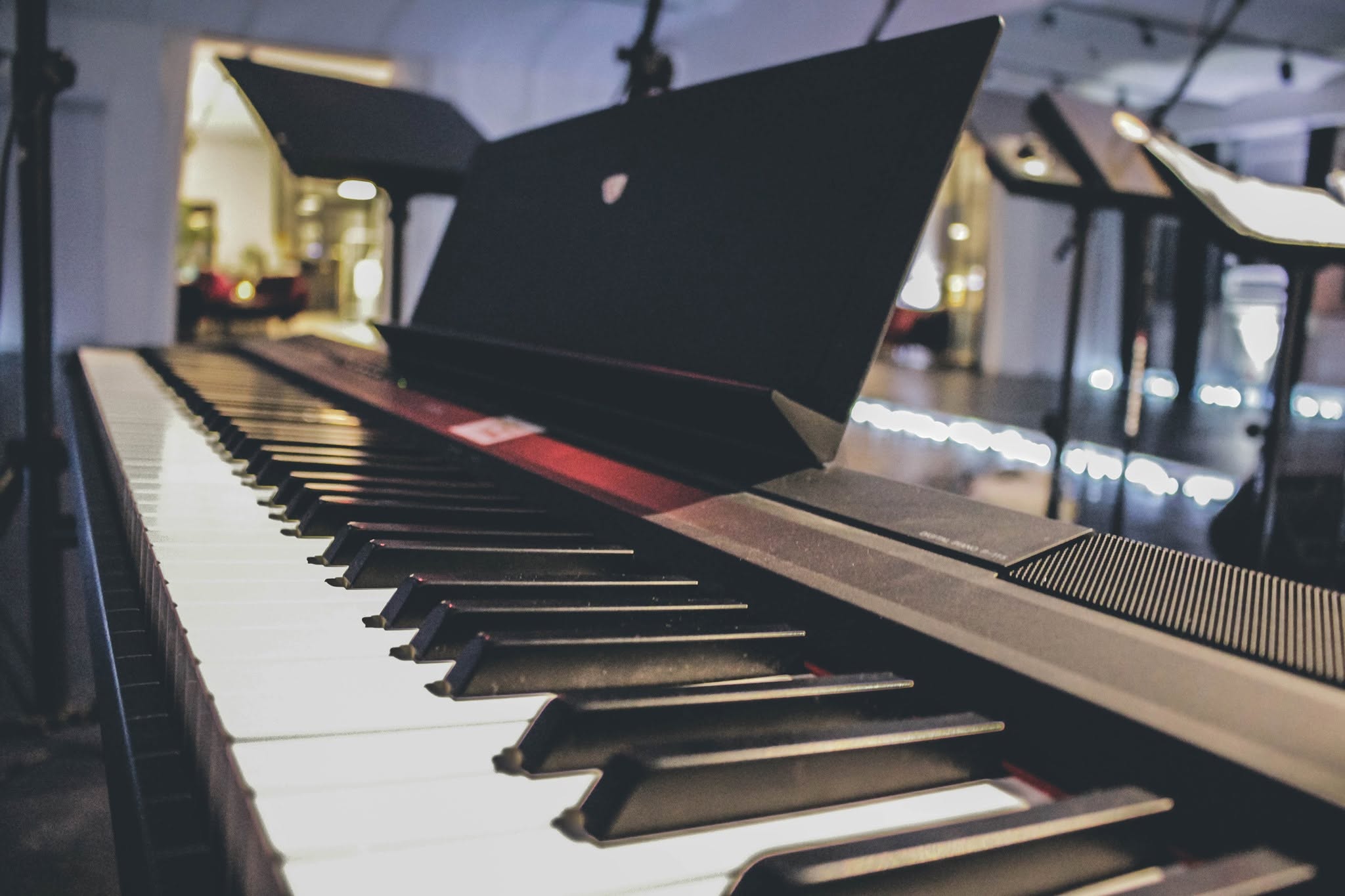 Kino nieme z muzyką na żywo I Potańcówka Swingowa
