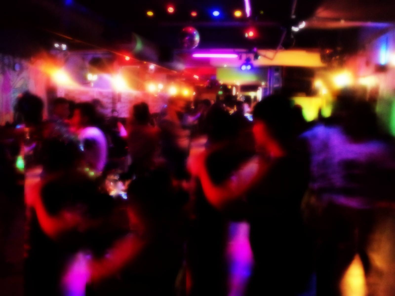 JUEVES DE FIESTA BACHATERA: Clase social bachatero