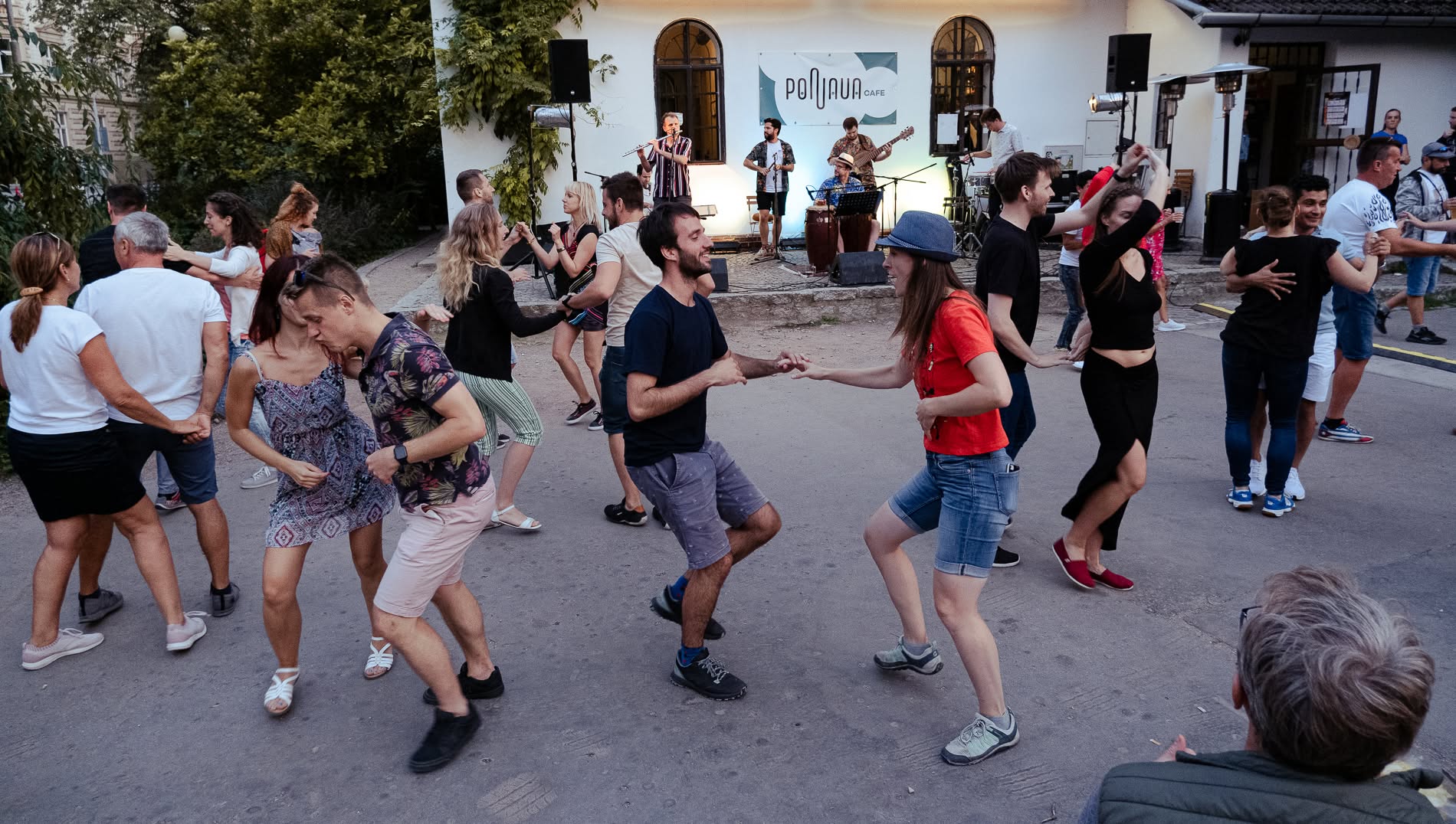 LETNÍ LATINO TANČÍRNA SE SKUPINOU SABOR LATINO - COMBO PONAVA