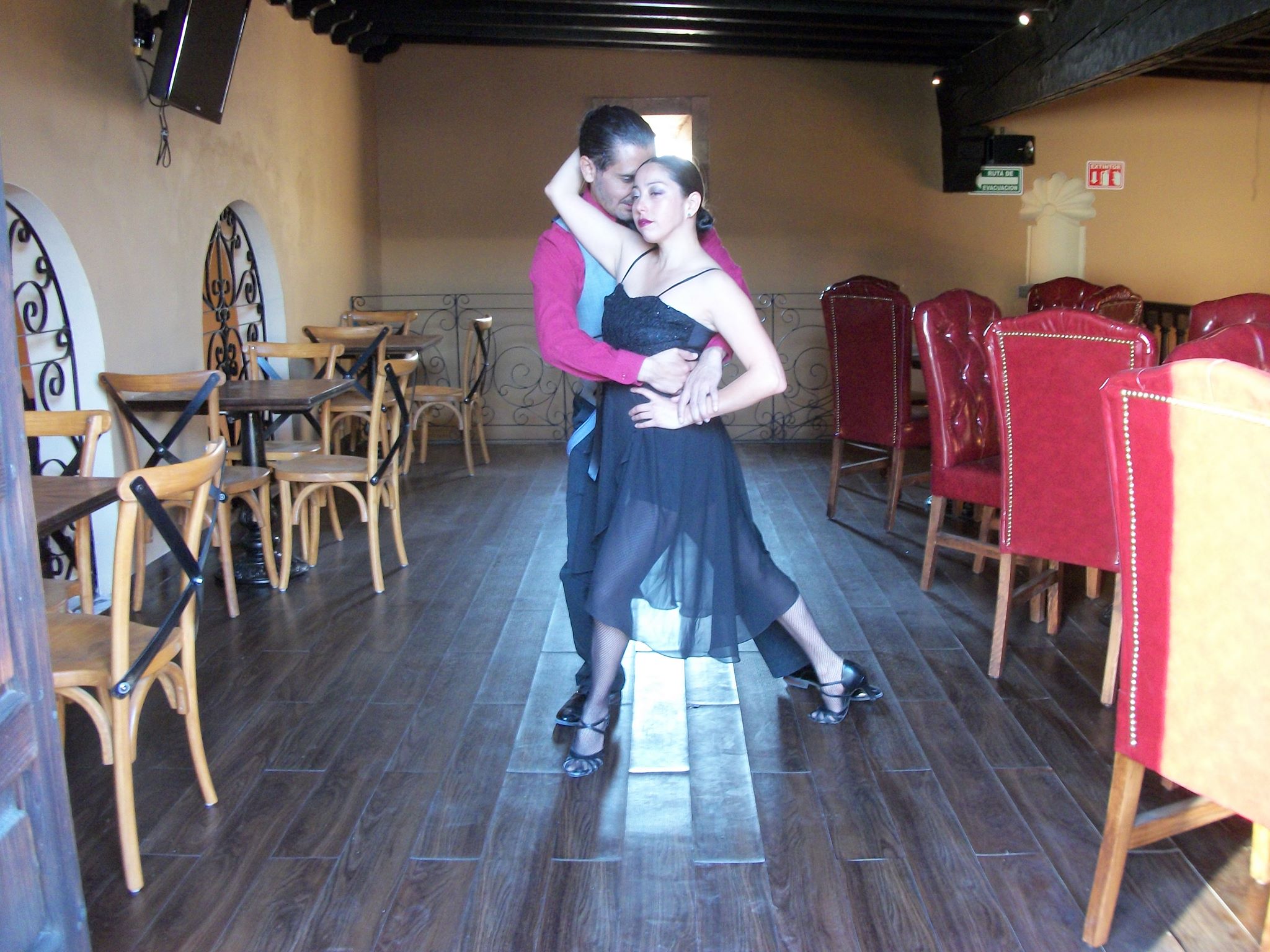 Fabi-longa 22 de abril 2017 (milonga) Tango Social entre amigos