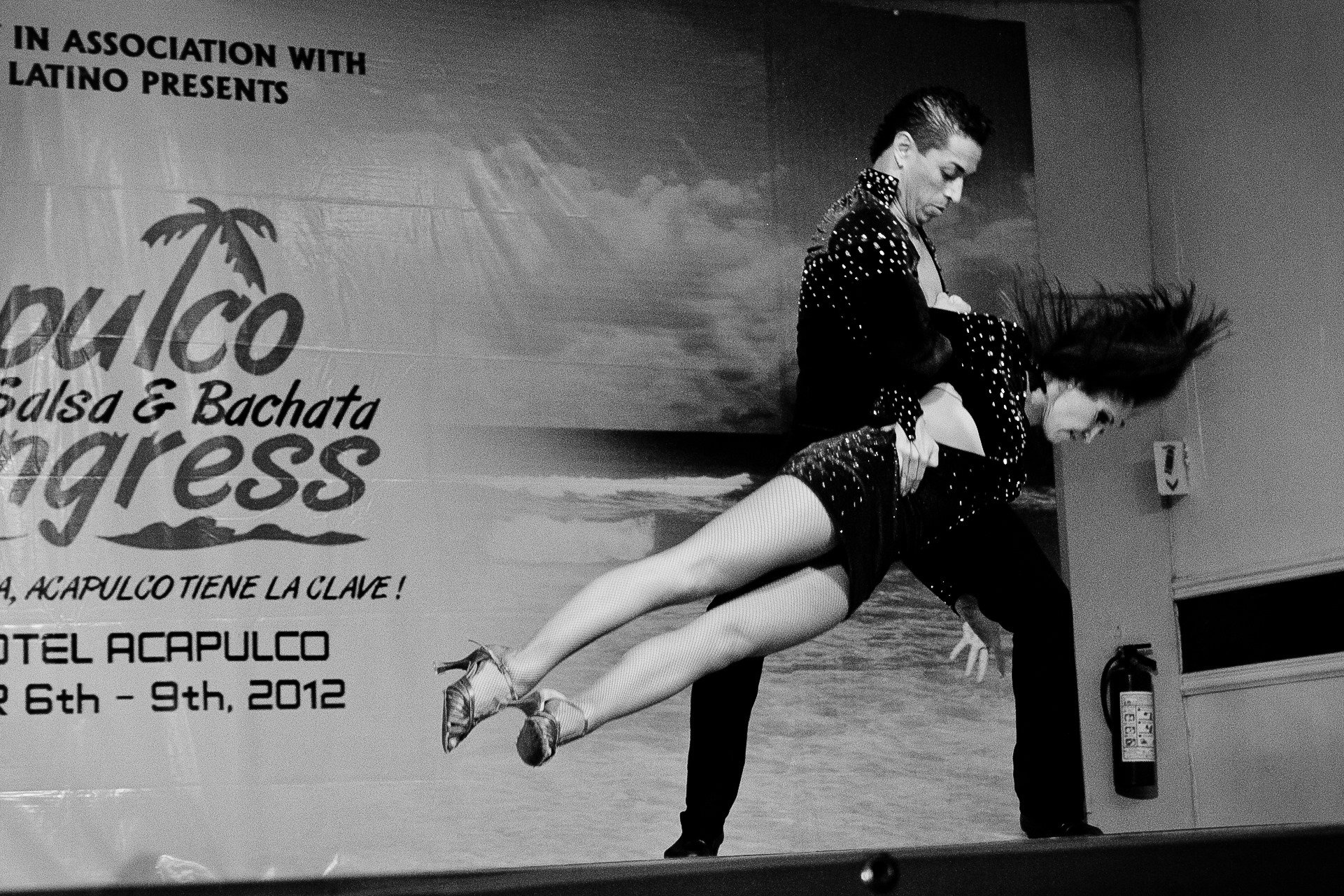 4HRS SEMINARIO DE BACHATA (URBANA, SENSUAL Y BACHATANGO) POR LENIN GUERRERO