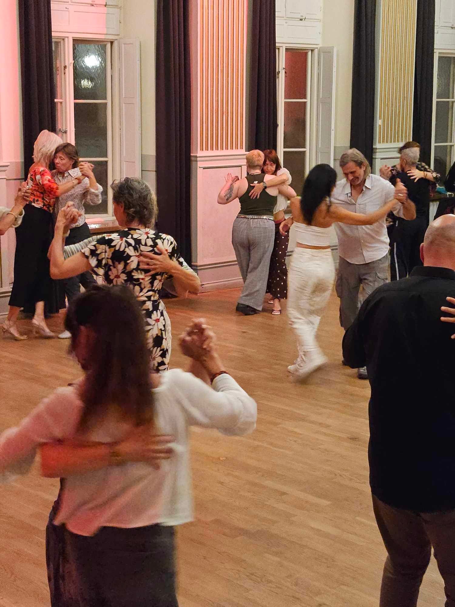 Milonga Tango Brujo söndagen den 29 september med tdj Vesna Kesar och loppis!