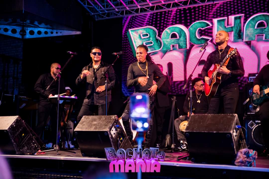Grand Fiesta de la Salsa y Bachata mit Live Konzert vom Feinsten!
