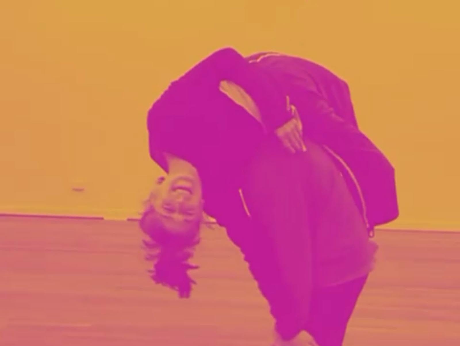 SURRENDERING TO PHYSICS: CONTACT IMPROVISATION DANCE AND BIOMECHANICS FOR EFFORTLESS MOVEMENT