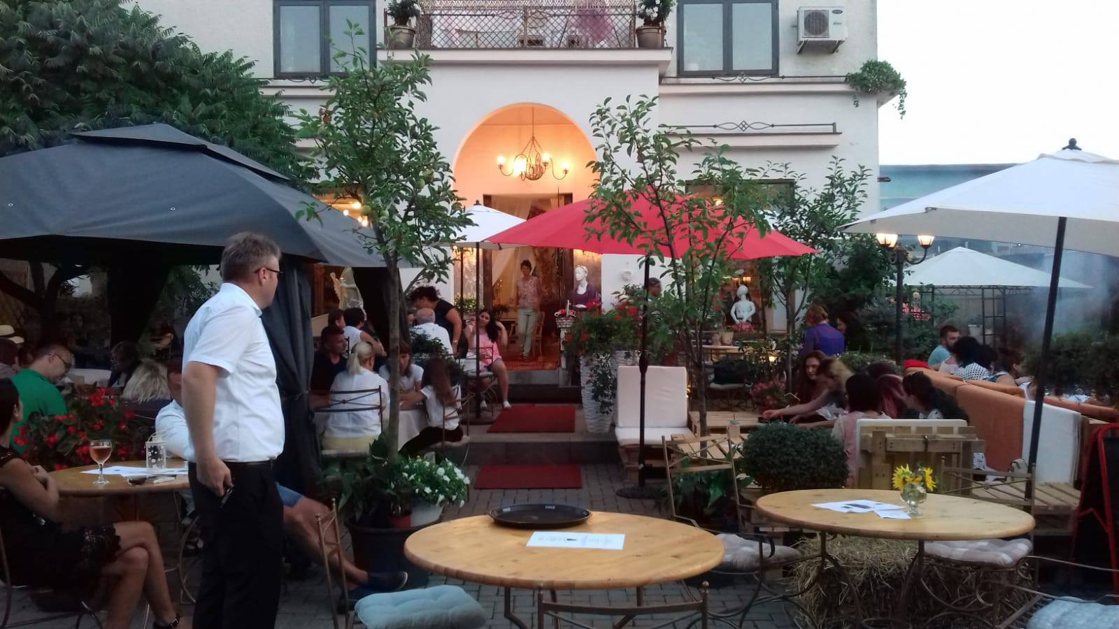 Unde doriti sa fiti Duminica seara in Arad ?