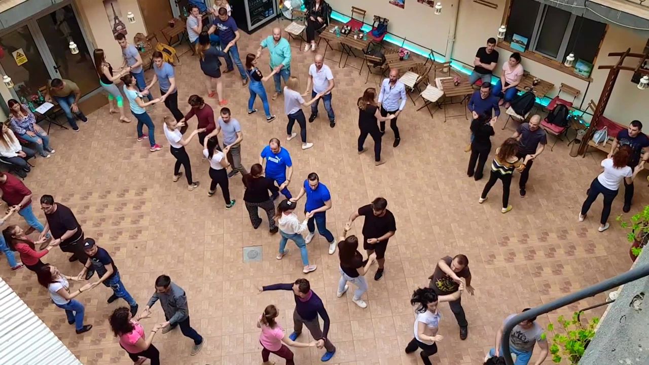 O duminica altfel? Dans in aer liber : Bachata & Kizomba
