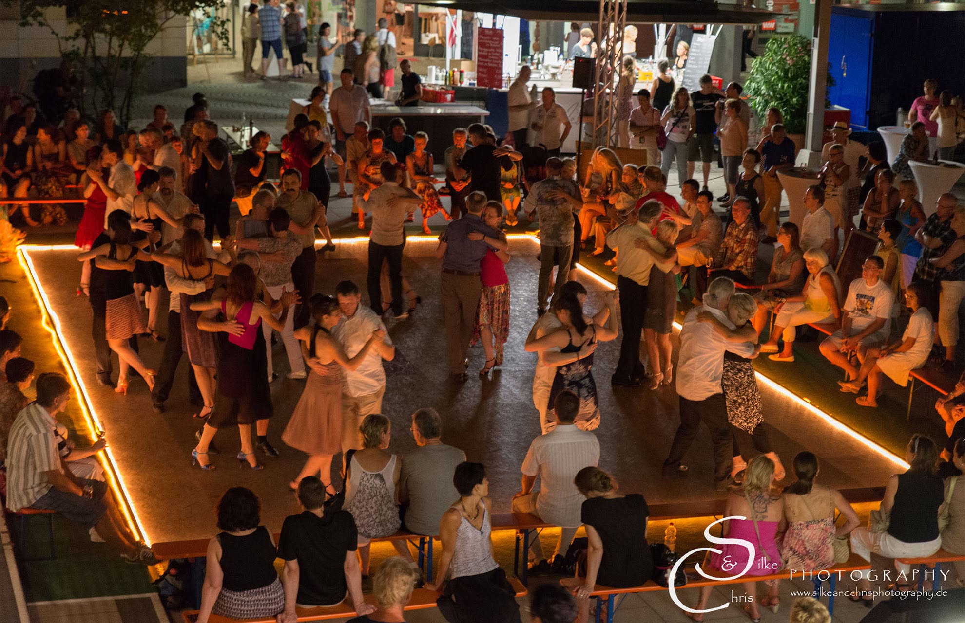 Open-Air-Milonga „ Farolito de papel - Erinnerungen aus Stein, Stoff und Papier"