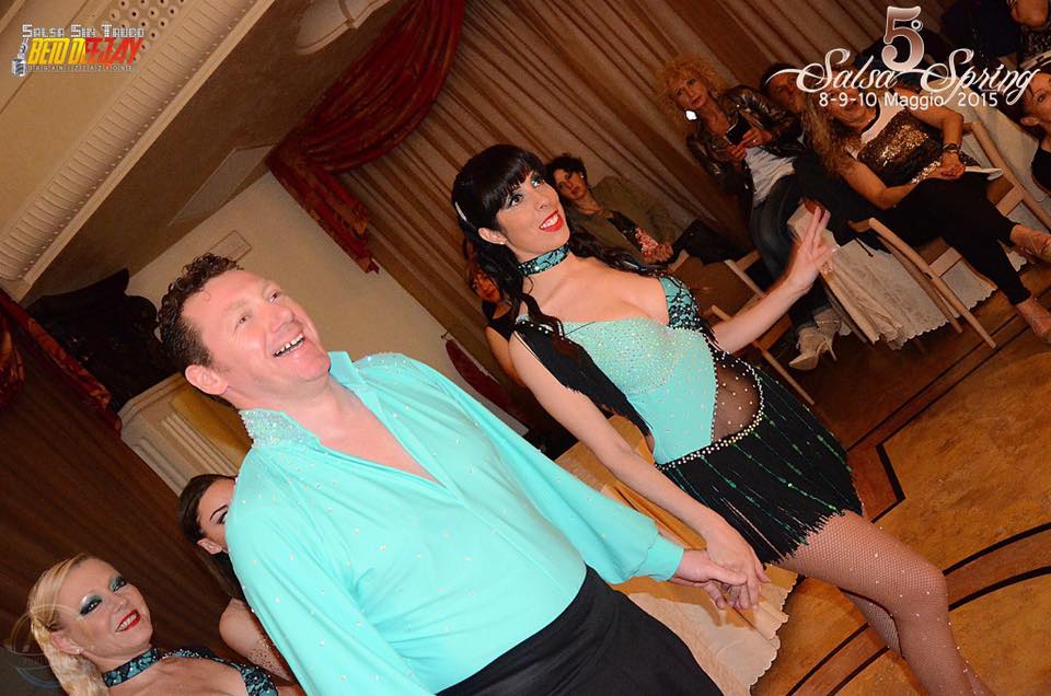 Salsanuevacalle con mambo ladies in show e stage Bahia 17