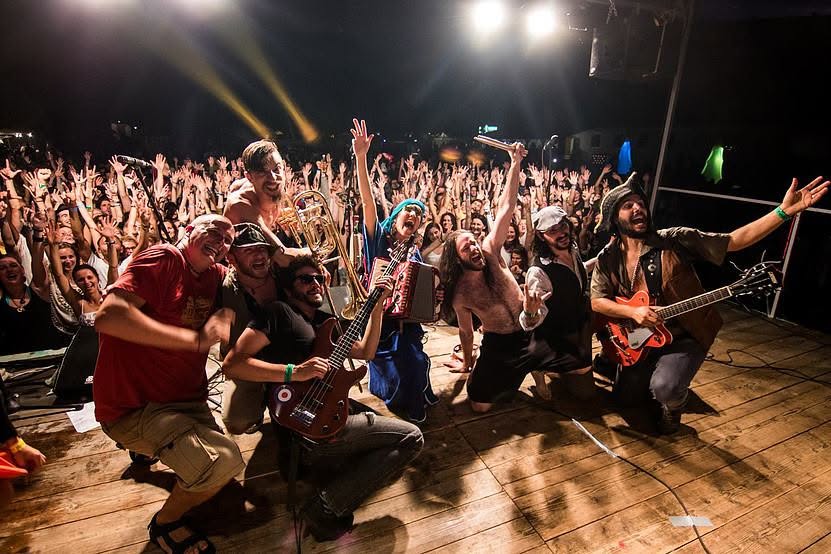 Disko Kosmopolit feat. La Fanfarria Del Capitan Argentina
