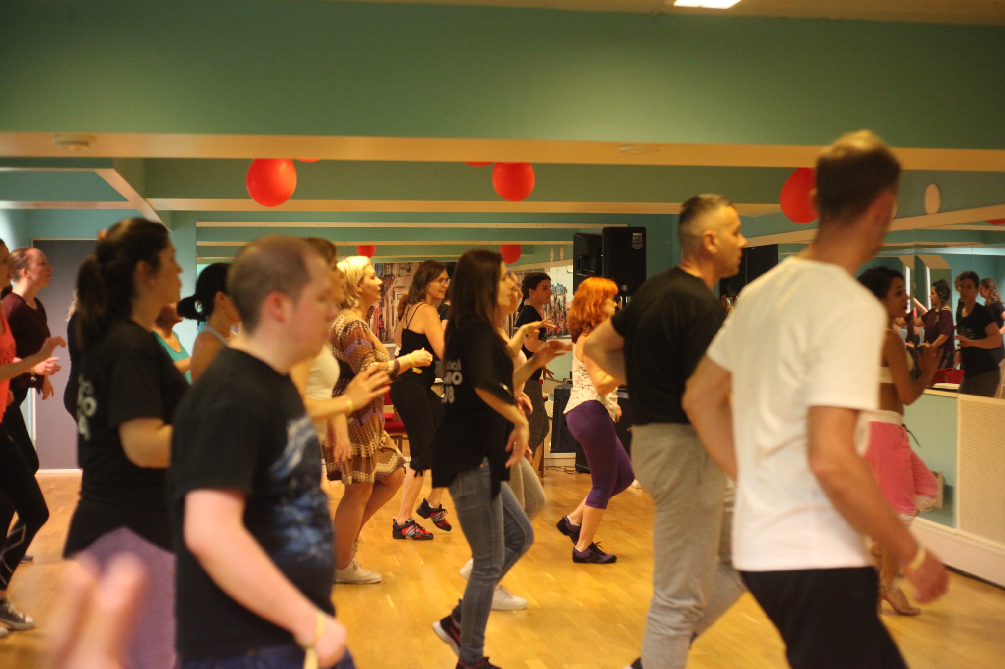 Courses in Salsa Solo (beginners), Reggaetón (open level) and Salsa Solo(interm adv)