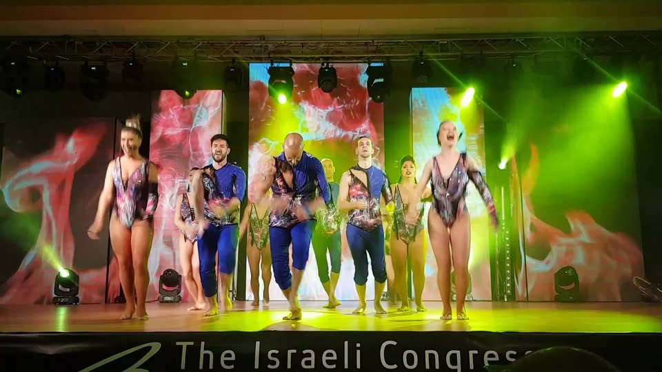 מסלול ההכשרה ללהקת fire dancers