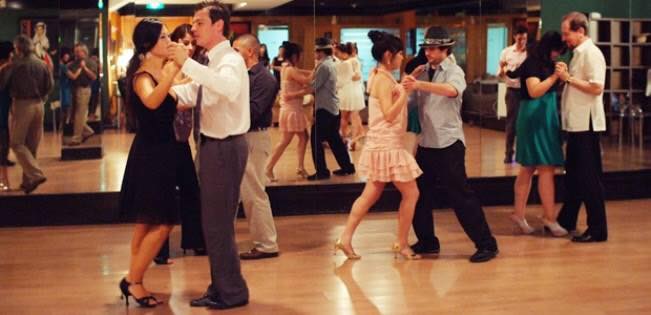 Dance na Véspera de Feriado!