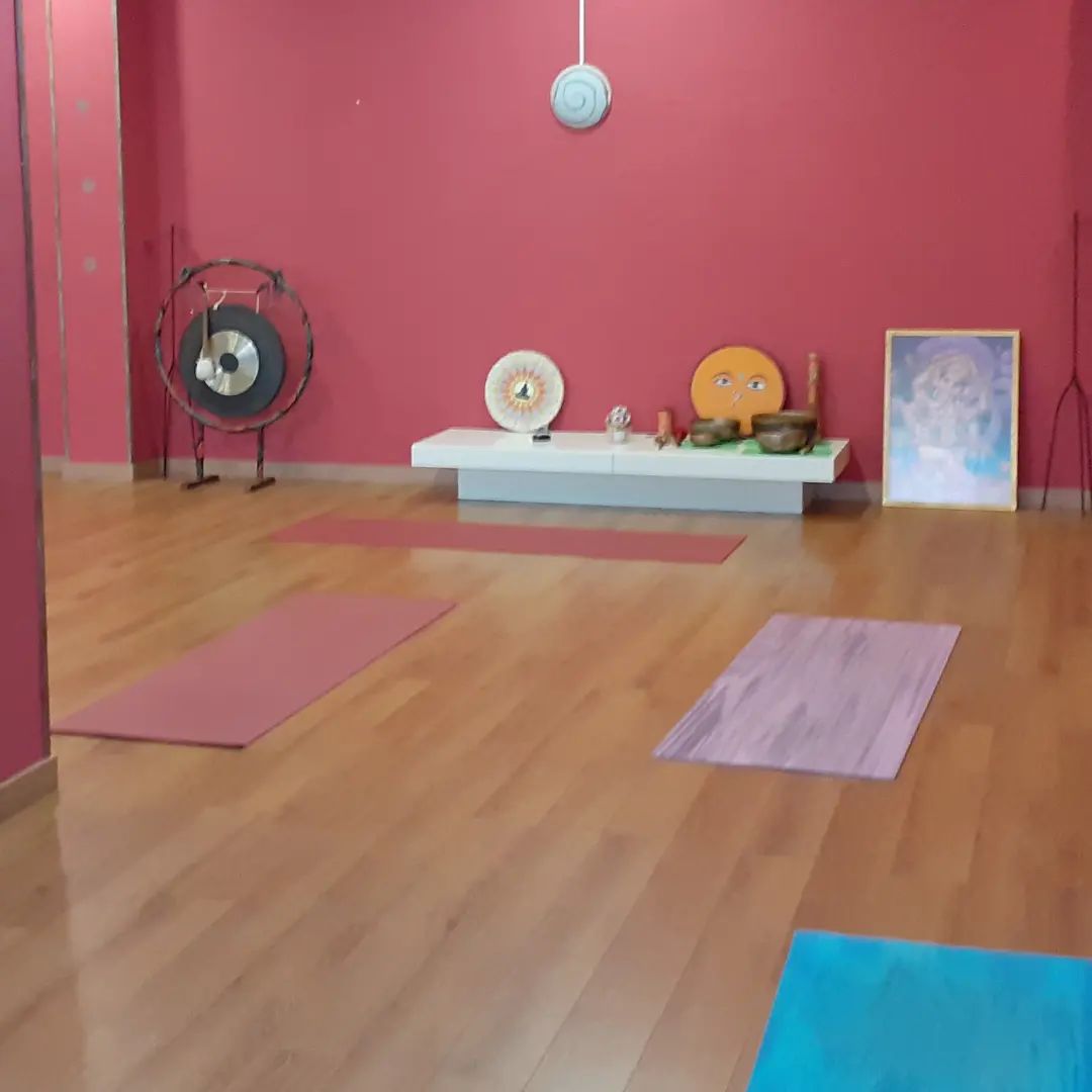 MINIFESTI: INICIACIÓN AL ACROYOGA DANZA FUSIÓN Y MASAJE GUIADO