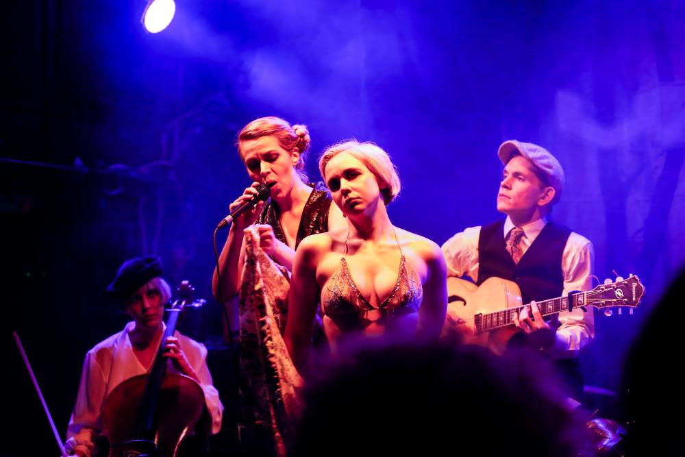 Café de Abejas, Tango Reo, Armi Von Vep