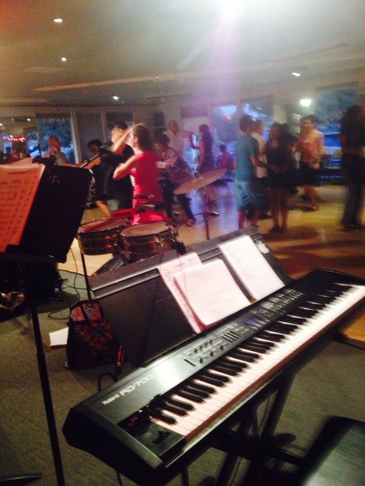 LIVE MUSIC! SIZLLING SALSA SUNDAYS W RUMBA 32!
