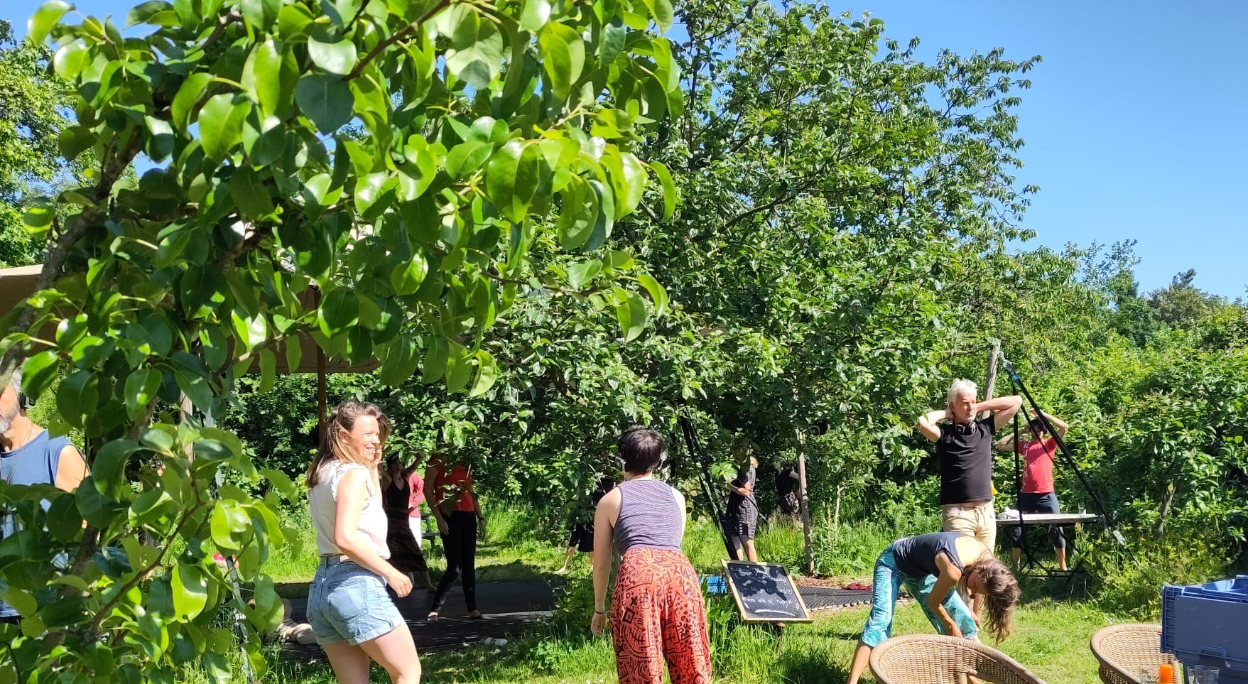 Ecstatic Dance in de Theetuin van Kraaybekerhof