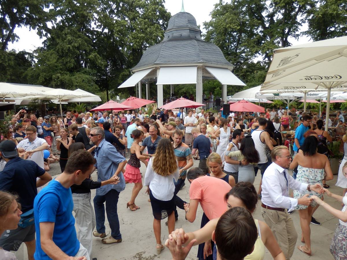 BAILEO SALSASOMMER AM MUSIKPAVILLON
