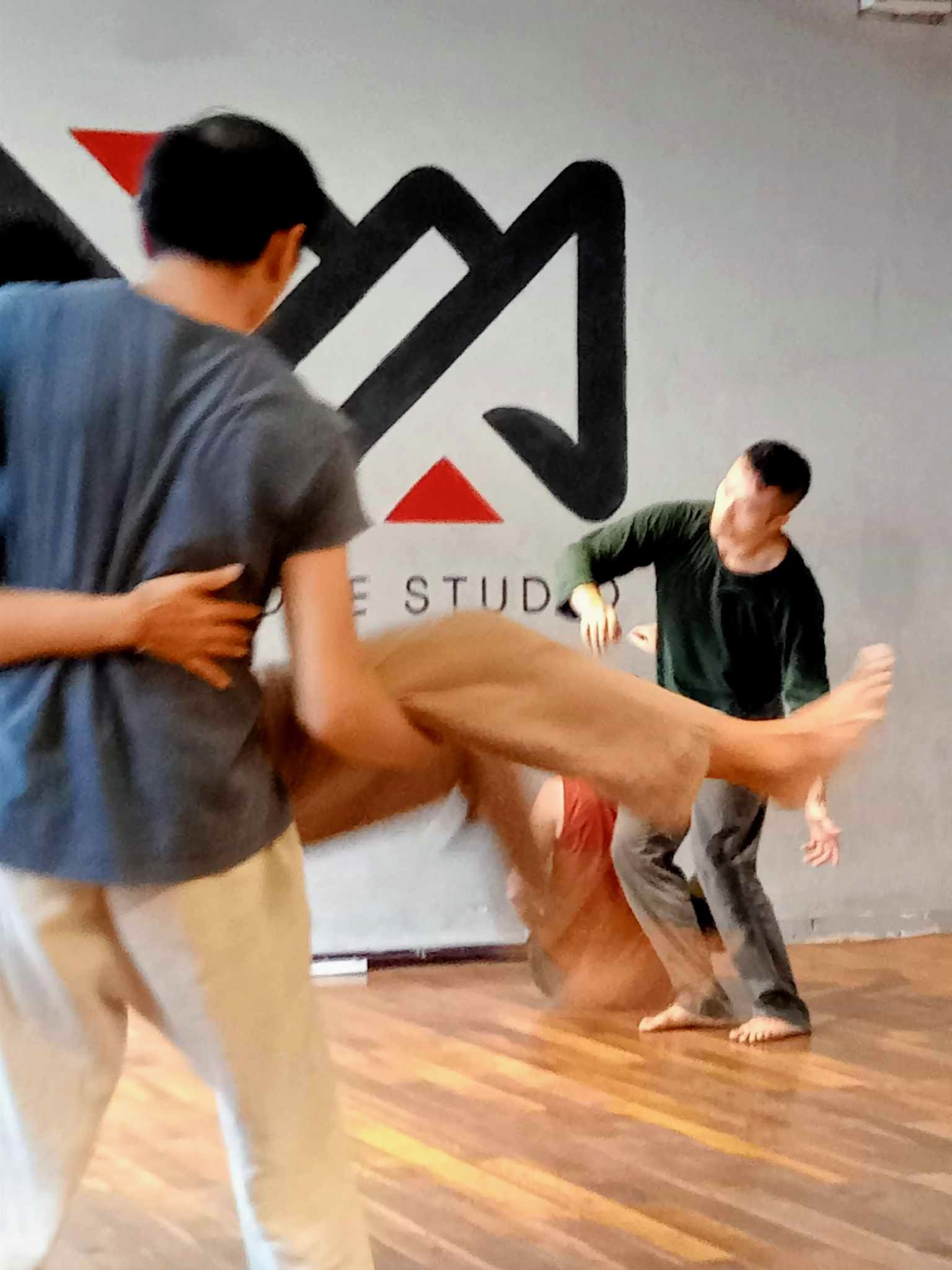 Jam Chạm Ứng Tác Contact Improv Jam