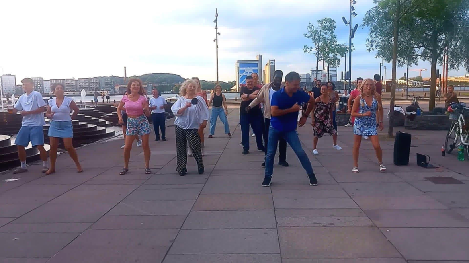 free dance class and social in Aktivitetsområde