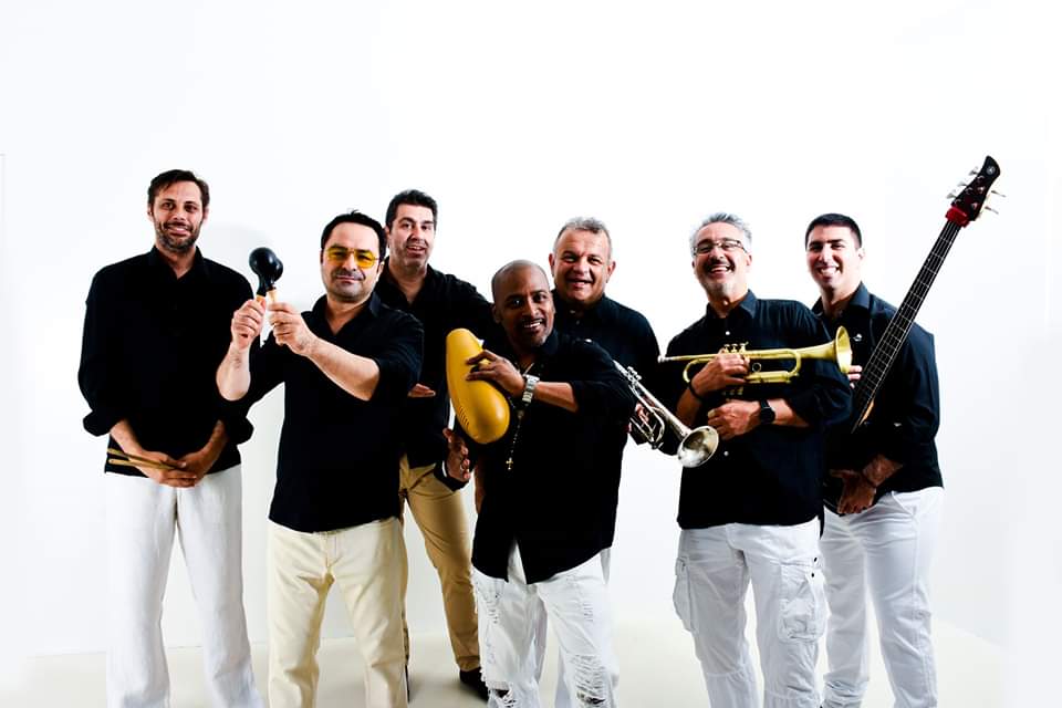 Felices Christmas Party con Loca Latina LIVE! 21 12 2019