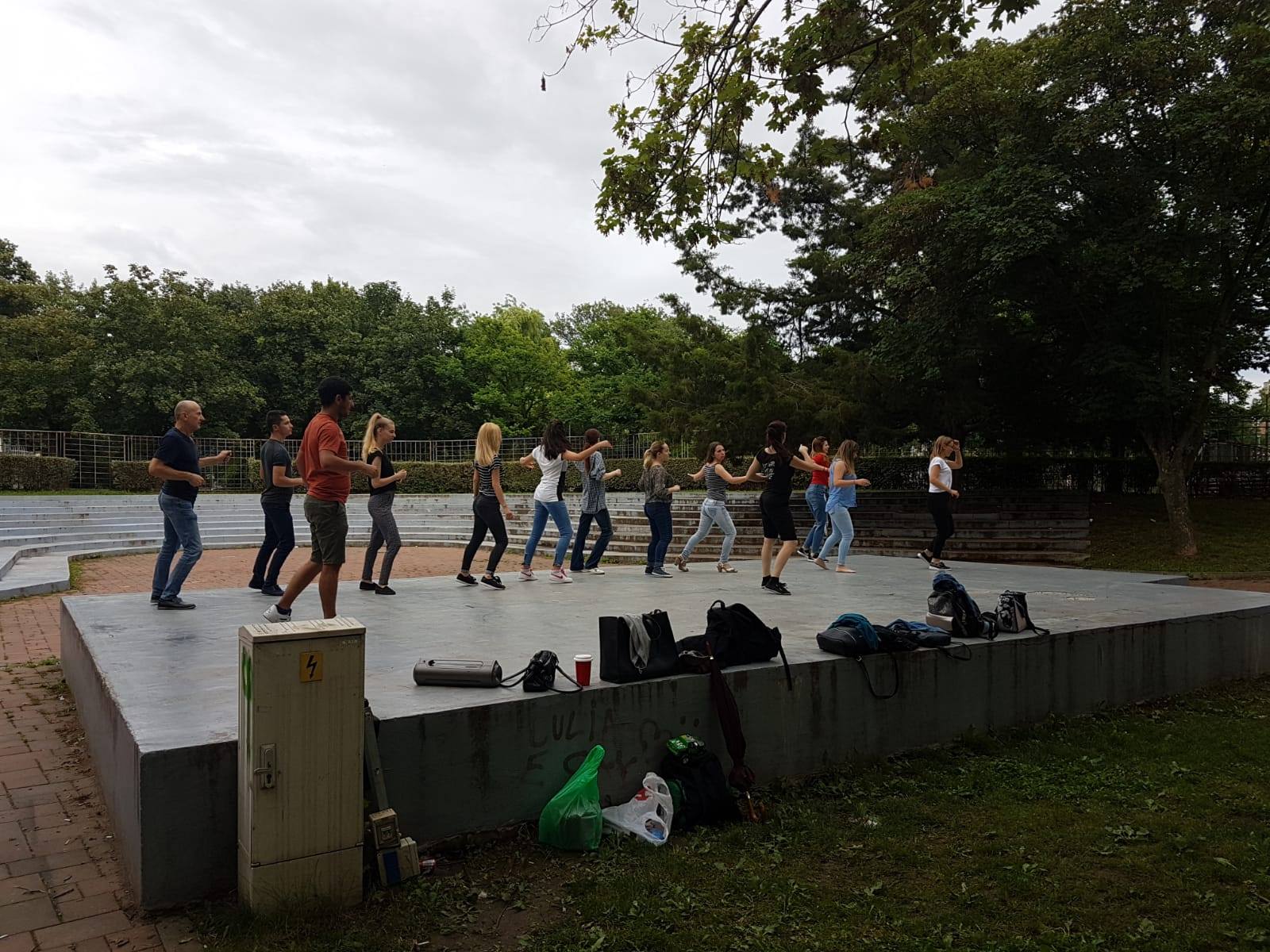 Dans si practice in parc. Editia a treia