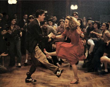 Swinging boat & movie - Swing Kids