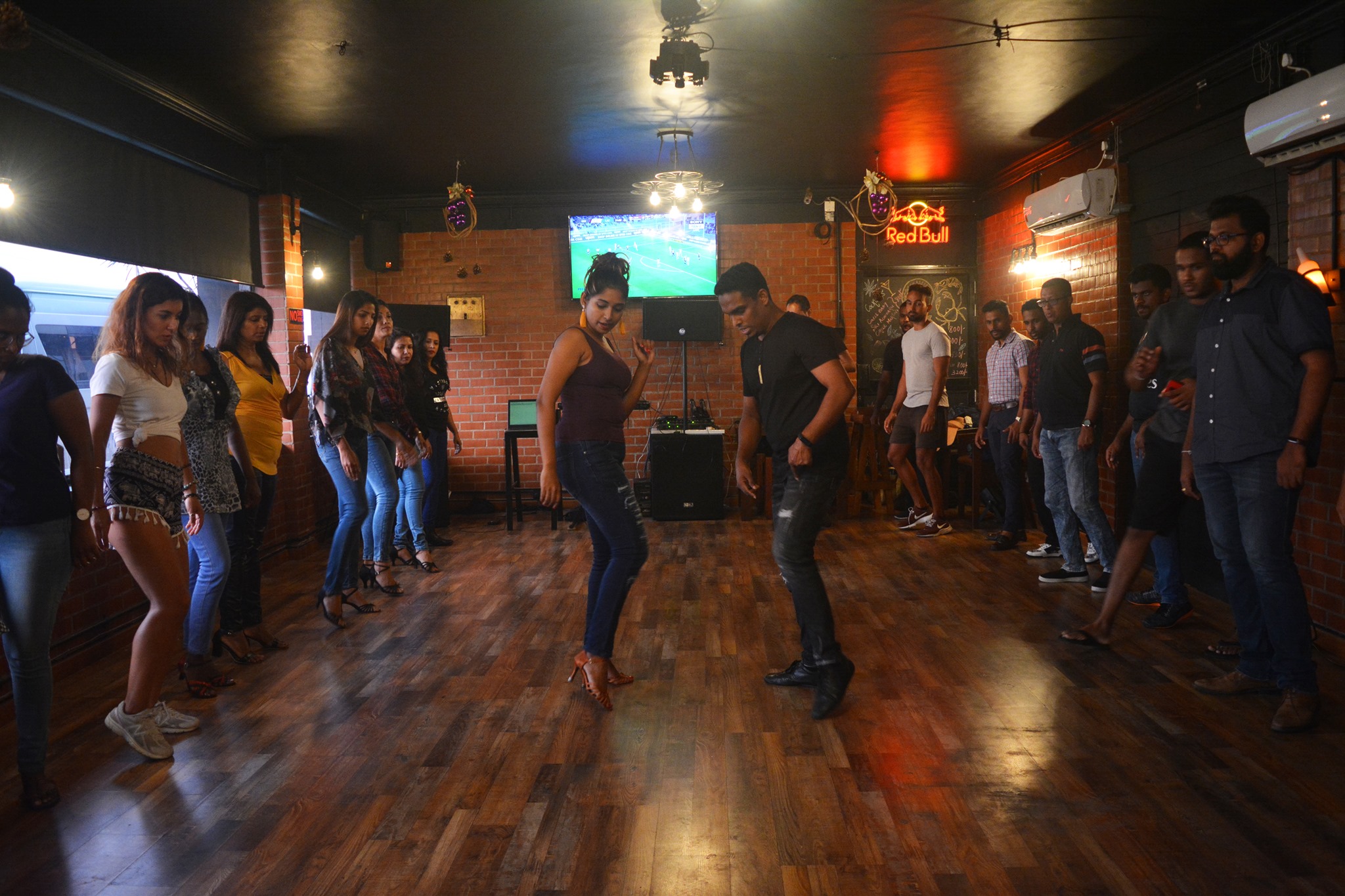 Bachata Men's Footwork & Ladies Styling